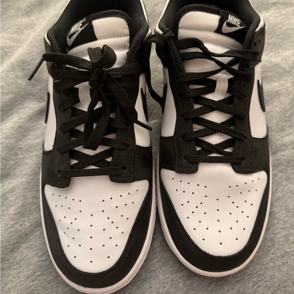 Woman’s Nike size 11 brand new - Picture 3 of 3